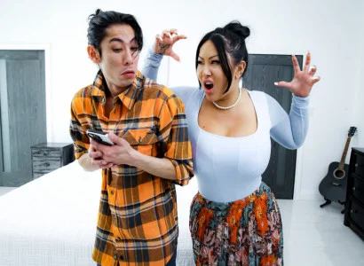 Con trai này khiến mẹ kế xăm trổ hàng múp lên đỉnh